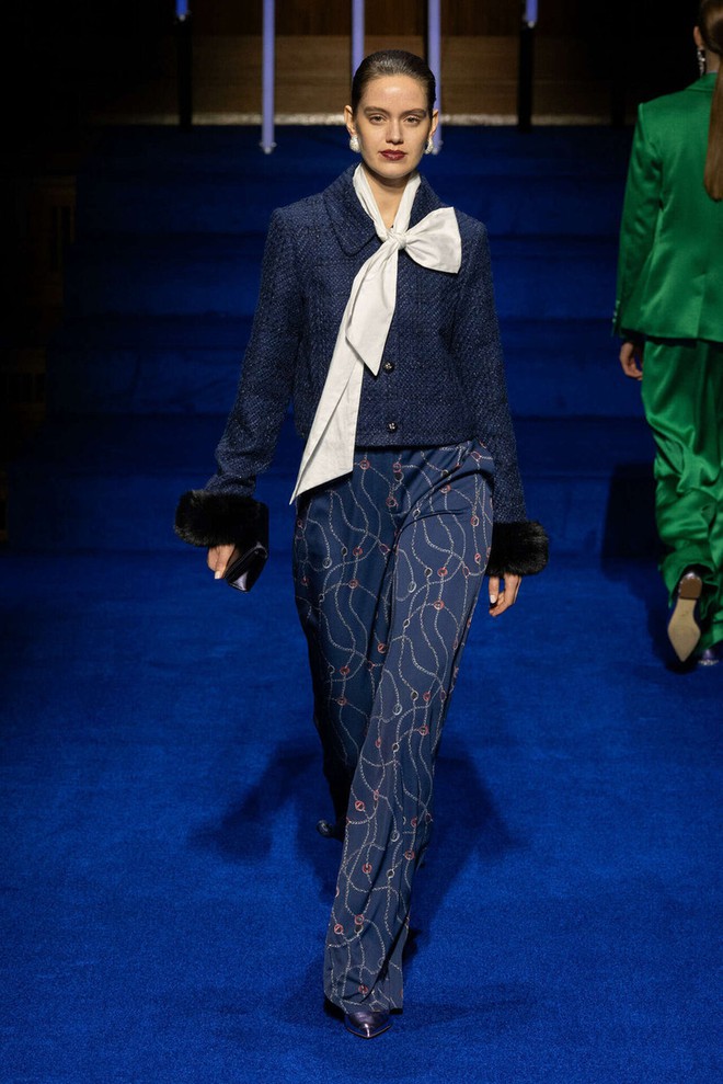 Kiểu trang phục 'dễ mặc' nhất 2026 tôn dáng cho người nhỏ nhắn lẫn đầy đặn - Ảnh 3.