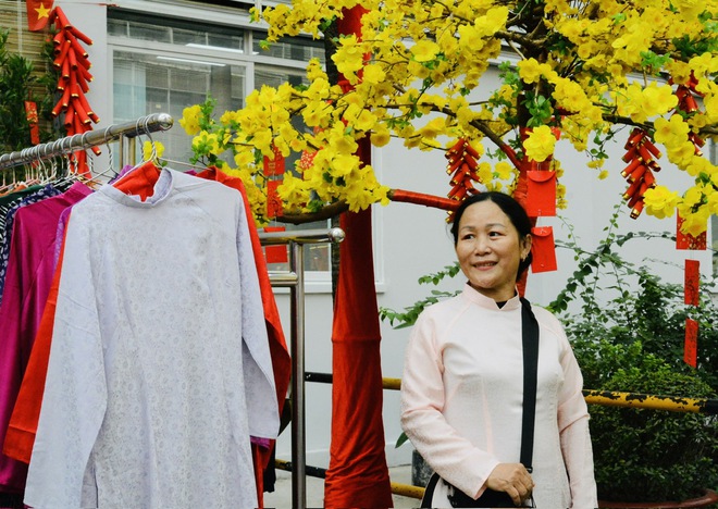 Bất ngờ d&agrave;n nghệ sĩ nổi tiếng 'đổ bộ' Bệnh viện Chợ Rẫy - Ảnh 6.