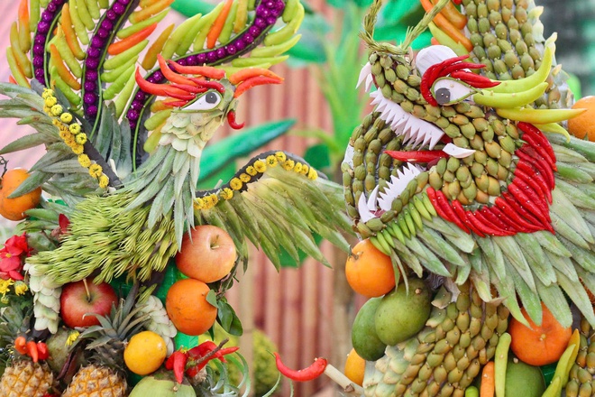 Độc lạ những t&aacute;c phẩm nghệ thuật tỉa tr&aacute;i c&acirc;y tại Hội chợ m&ugrave;a xu&acirc;n 2026- Ảnh 8.