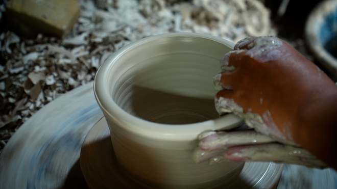 L&agrave;ng gốm L&aacute;i Thi&ecirc;u ng&agrave;y gi&aacute;p tết: Chuyện giữ lửa nghề của 2 thế hệ - Ảnh 6.