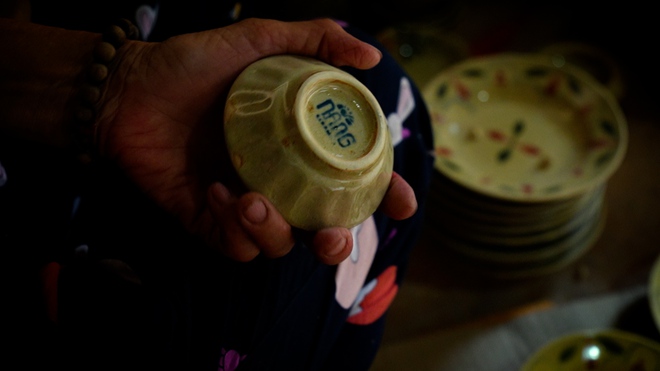 L&agrave;ng gốm L&aacute;i Thi&ecirc;u ng&agrave;y gi&aacute;p tết: Chuyện giữ lửa nghề của 2 thế hệ - Ảnh 3.