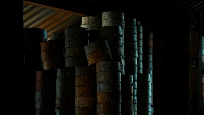 L&agrave;ng gốm L&aacute;i Thi&ecirc;u ng&agrave;y gi&aacute;p tết: Chuyện giữ lửa nghề của 2 thế hệ - Ảnh 17.