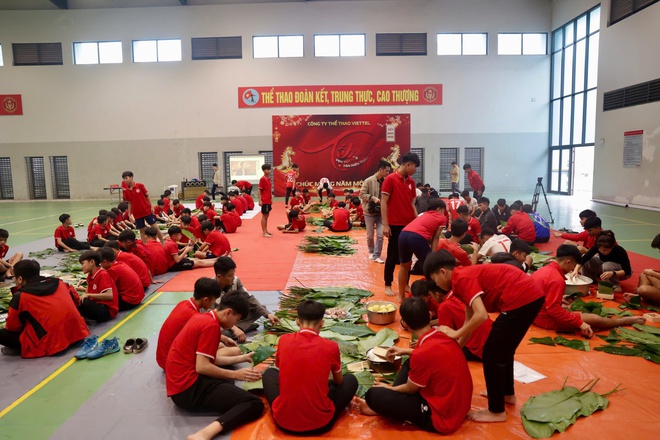 Đội trưởng U.23 Việt Nam c&ugrave;ng Thể C&ocirc;ng Viettel 'giữ lửa Tết' bằng hoạt động đặc biệt- Ảnh 2.