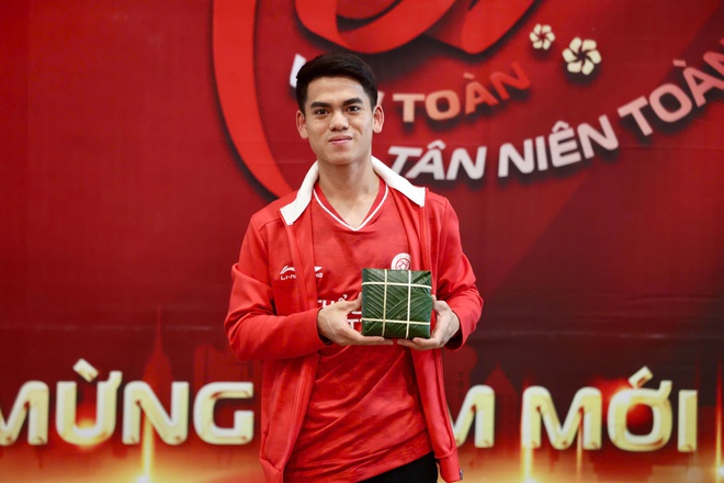 Đội trưởng U.23 Việt Nam c&ugrave;ng Thể C&ocirc;ng Viettel 'giữ lửa Tết' bằng hoạt động đặc biệt- Ảnh 12.