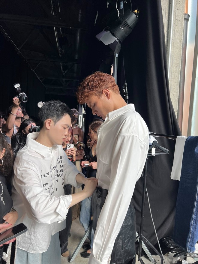 Để NTK Việt được tr&igrave;nh diễn ở quốc tế, điều g&igrave; quan trọng?- Ảnh 6.