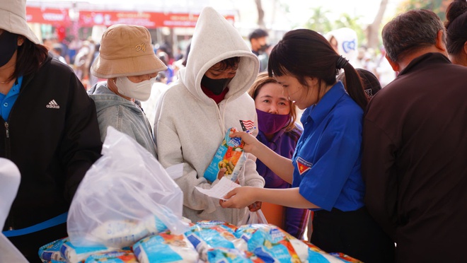 CSGT Đồng Nai 'sưởi ấm bi&ecirc;n cương' tại x&atilde; Lộc Thạnh- Ảnh 4.