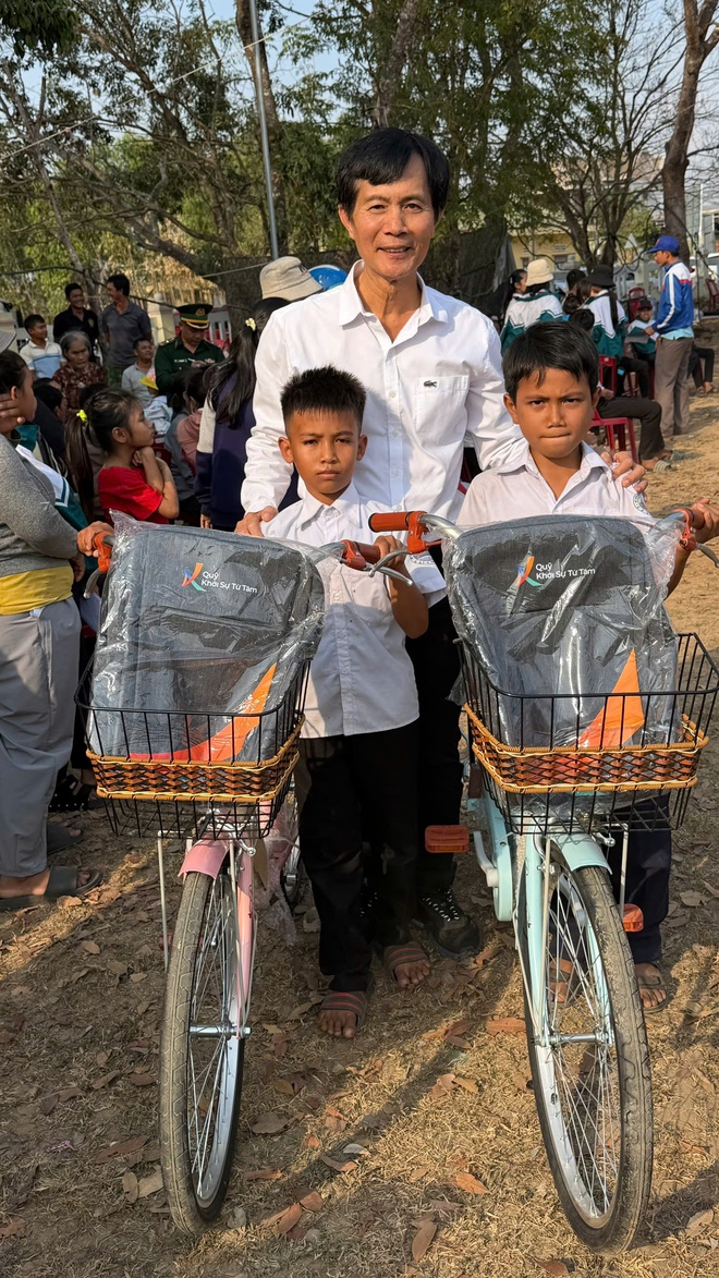 Trao xe đạp cho học sinh ngh&egrave;o Bu&ocirc;n Đ&ocirc;n- Ảnh 3.