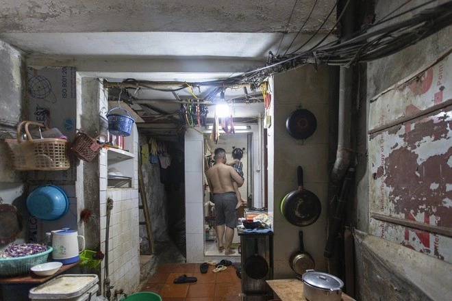 Những con ng&otilde; nhỏ tại phố cổ H&agrave; Nội quanh năm kh&ocirc;ng thấy &aacute;nh s&aacute;ng mặt trời- Ảnh 20.