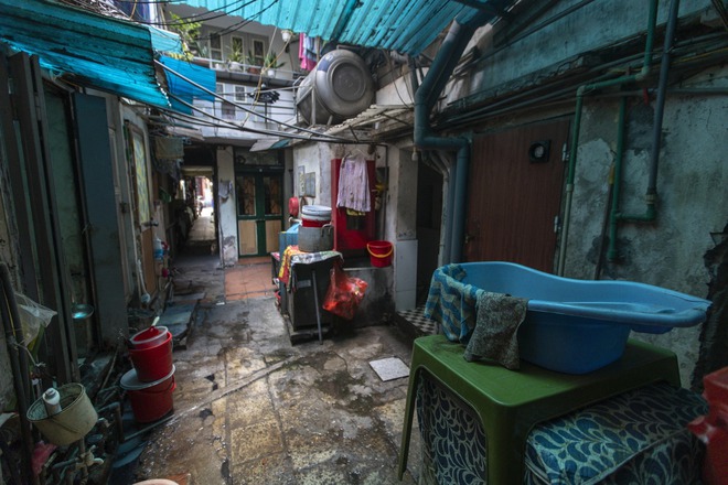 Những con ng&otilde; nhỏ tại phố cổ H&agrave; Nội quanh năm kh&ocirc;ng thấy &aacute;nh s&aacute;ng mặt trời- Ảnh 21.