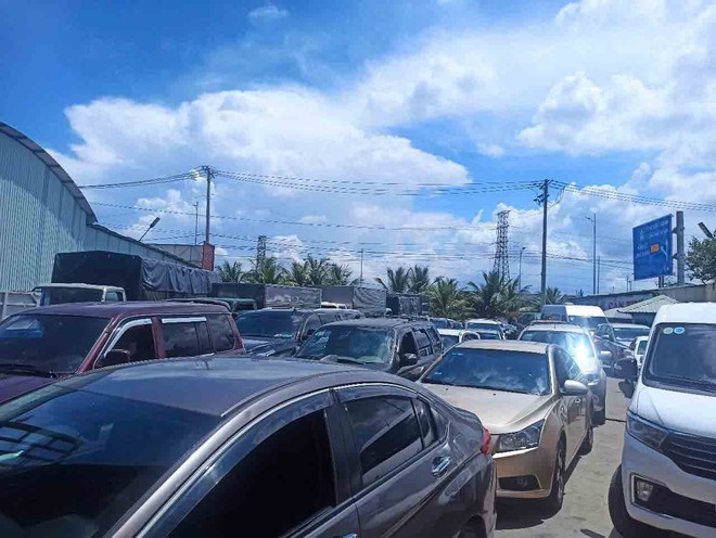 Đăng kiểm th&ocirc;ng tho&aacute;ng ngay cao điểm tết- Ảnh 2.