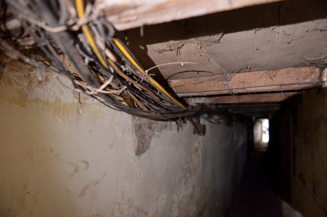 Những con ng&otilde; nhỏ tại phố cổ H&agrave; Nội quanh năm kh&ocirc;ng thấy &aacute;nh s&aacute;ng mặt trời- Ảnh 7.