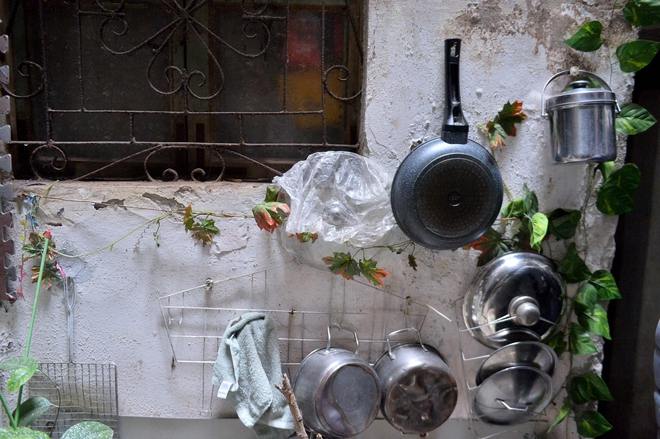 Những con ng&otilde; nhỏ tại phố cổ H&agrave; Nội quanh năm kh&ocirc;ng thấy &aacute;nh s&aacute;ng mặt trời- Ảnh 10.