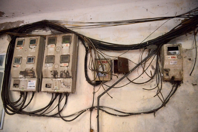 Những con ng&otilde; nhỏ tại phố cổ H&agrave; Nội quanh năm kh&ocirc;ng thấy &aacute;nh s&aacute;ng mặt trời- Ảnh 6.