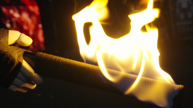 Lần đầu ti&ecirc;n tr&ecirc;n thế giới: Robot m&uacute;a lửa, h&aacute;t kịch l&agrave;m chủ s&acirc;n khấu nghệ thuật - Ảnh 6.