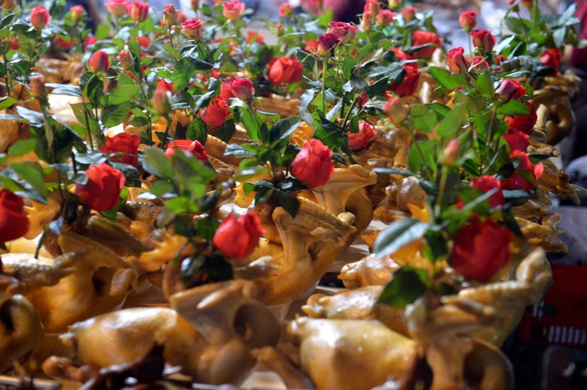 G&agrave; c&aacute;nh ti&ecirc;n gi&aacute; nửa triệu tại chợ 'nh&agrave; gi&agrave;u' ch&aacute;y h&agrave;ng dịp &ocirc;ng C&ocirc;ng, &ocirc;ng T&aacute;o- Ảnh 4.