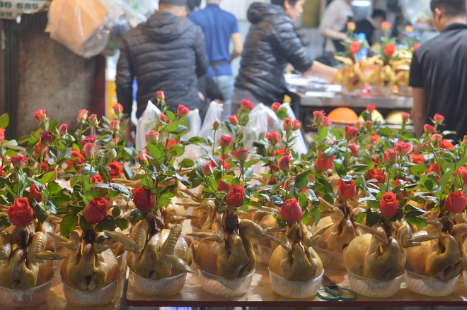 G&agrave; c&aacute;nh ti&ecirc;n gi&aacute; nửa triệu tại chợ 'nh&agrave; gi&agrave;u' ch&aacute;y h&agrave;ng dịp &ocirc;ng C&ocirc;ng, &ocirc;ng T&aacute;o- Ảnh 5.