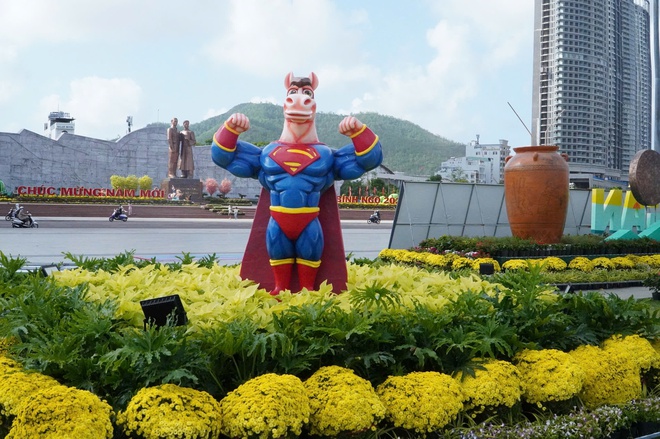 Linh vật ngựa mặt 'cọc' g&acirc;y sốt phố biển Quy Nhơn- Ảnh 6.