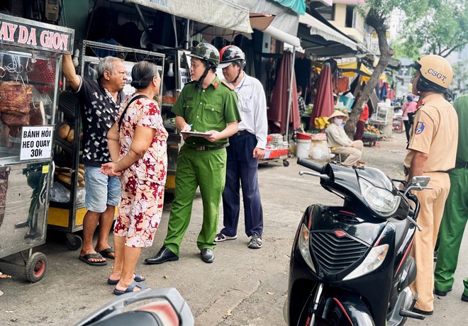 Quản l&yacute; vỉa h&egrave; tp . Hcm: T&aacute;i lập mỹ quan đ&ocirc; thị năm 2026 - Ảnh 2.