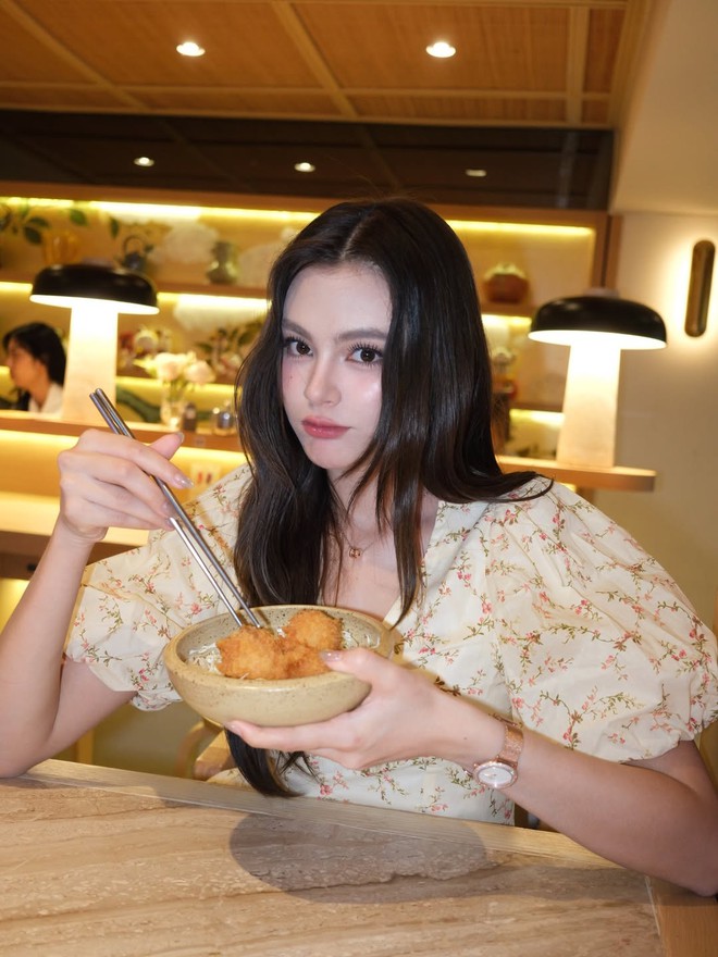 Váy hoa tạo nên bản sắc thời trang riêng của nàng - Ảnh 6.