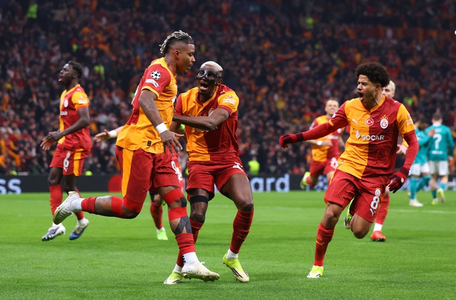 V&ograve;ng 16 đội Champions League: Liverpool v&agrave; Tottenham thua 'thảm họa', Bayern Munich thắng đậm đến kh&oacute; tin- Ảnh 1.