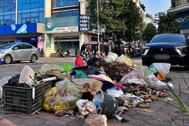 Đường Tố Hữu - Nguyễn Thanh B&igrave;nh ở H&agrave; Nội &ocirc; nhiễm r&aacute;c thải nghi&ecirc;m trọng năm 2026 - Ảnh 7.