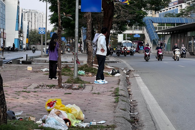 Đường Tố Hữu - Nguyễn Thanh B&igrave;nh ở H&agrave; Nội &ocirc; nhiễm r&aacute;c thải nghi&ecirc;m trọng năm 2026 - Ảnh 6.