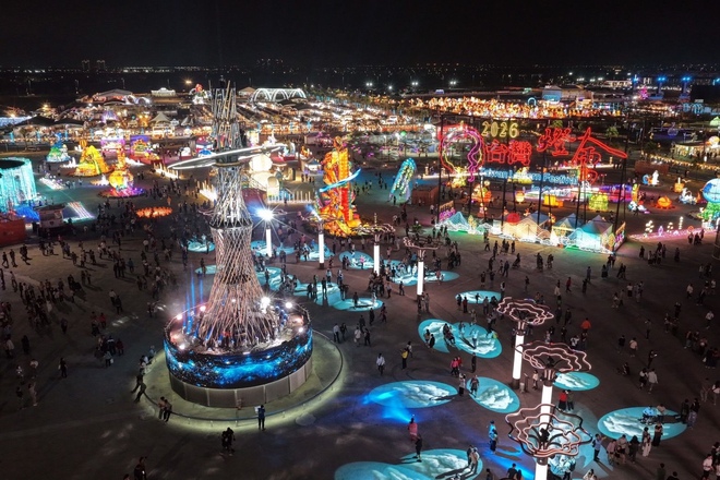 Áo dài, cờ Tổ quốc xuất hiện tại Lễ hội đèn lồng Gia Nghĩa, Đài Loan- Ảnh 9.