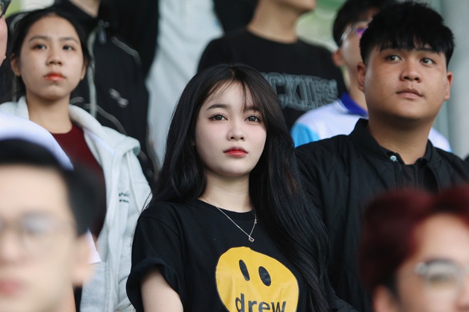 TNSV THACO cup 2026: Những 'b&oacute;ng hồng' rạng rỡ tr&ecirc;n kh&aacute;n đ&agrave;i SVĐ Trường ĐH Nha Trang- Ảnh 13.