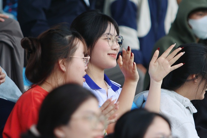 TNSV THACO cup 2026: Những 'b&oacute;ng hồng' rạng rỡ tr&ecirc;n kh&aacute;n đ&agrave;i SVĐ Trường ĐH Nha Trang- Ảnh 9.