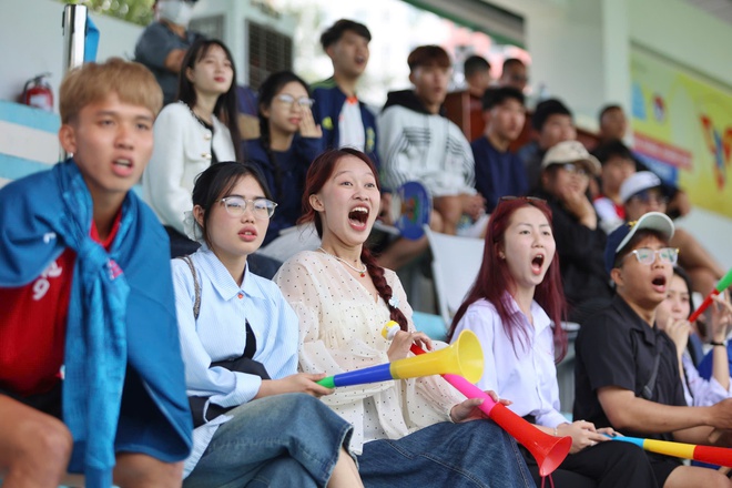 TNSV THACO cup 2026: Kh&aacute;n đ&agrave;i SVĐ Trường ĐH Nha Trang chật k&iacute;n kh&aacute;n giả- Ảnh 15.