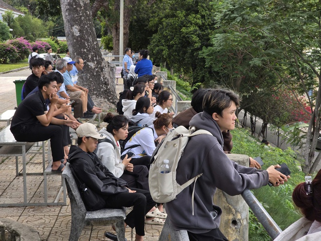 TNSV THACO cup 2026: Kh&aacute;n đ&agrave;i SVĐ Trường ĐH Nha Trang chật k&iacute;n kh&aacute;n giả- Ảnh 12.