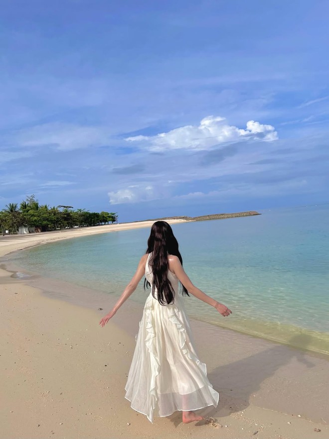 Váy dài thướt tha mang đến vẻ đẹp lãng mạn cho phong cách đầu hè- Ảnh 7.