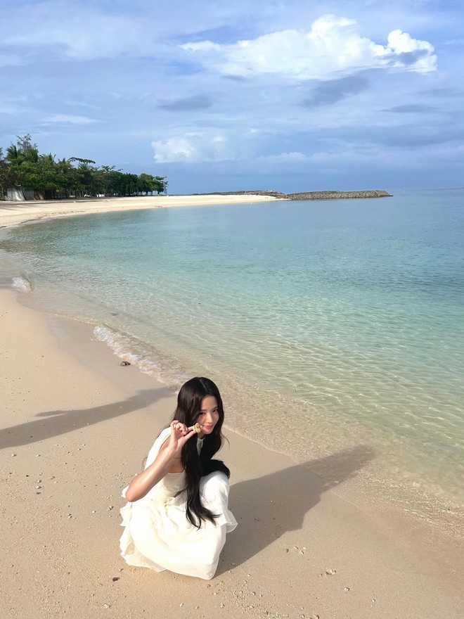 Váy dài thướt tha mang đến vẻ đẹp lãng mạn cho phong cách đầu hè- Ảnh 6.