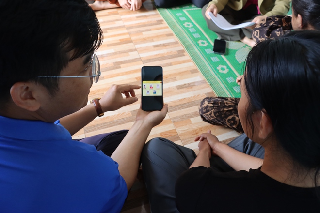 Để cử tri l&agrave; người yếu thế được tham gia ng&agrave;y hội bầu cử - Ảnh 6.