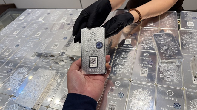 Giá vàng giảm thẳng đứng, chỉ còn 167 triệu đồng/lượng - Ảnh 2.