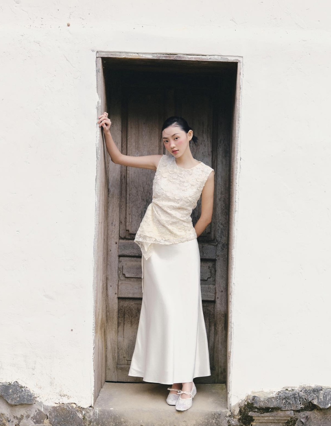 Quyến rũ kiêu kỳ với trang phục vải lụa mềm mại- Ảnh 9. Quyến rũ kiêu kỳ với trang phục vải lụa mềm mại- Ảnh 9.