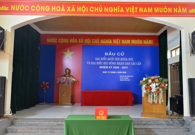 Cử tri 104 tuổi ở H&agrave; Nội quyết chống gậy đi bỏ phiếu ng&agrave;y bầu cử- Ảnh 8.