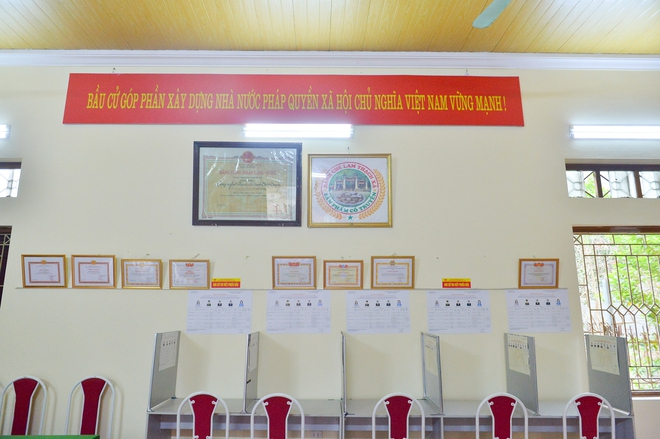 Cử tri 104 tuổi ở H&agrave; Nội quyết chống gậy đi bỏ phiếu ng&agrave;y bầu cử- Ảnh 5.