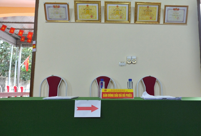 Cử tri 104 tuổi ở H&agrave; Nội quyết chống gậy đi bỏ phiếu ng&agrave;y bầu cử- Ảnh 7.