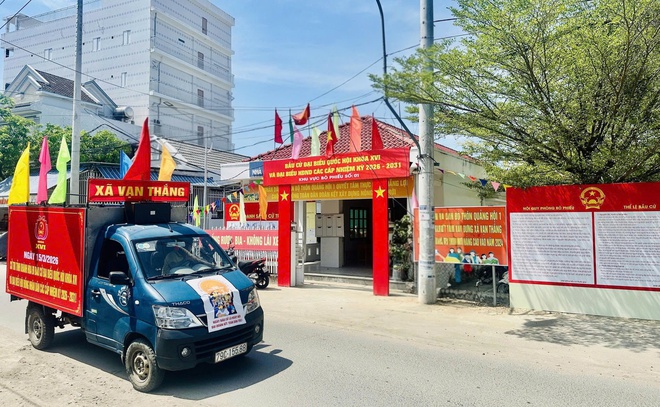 Kh&aacute;nh H&ograve;a rực rỡ cờ hoa ch&agrave;o ng&agrave;y hội bầu cử - Ảnh 10.