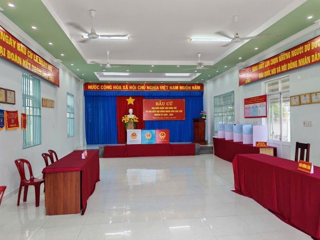 Kh&aacute;nh H&ograve;a rực rỡ cờ hoa ch&agrave;o ng&agrave;y hội bầu cử - Ảnh 7.