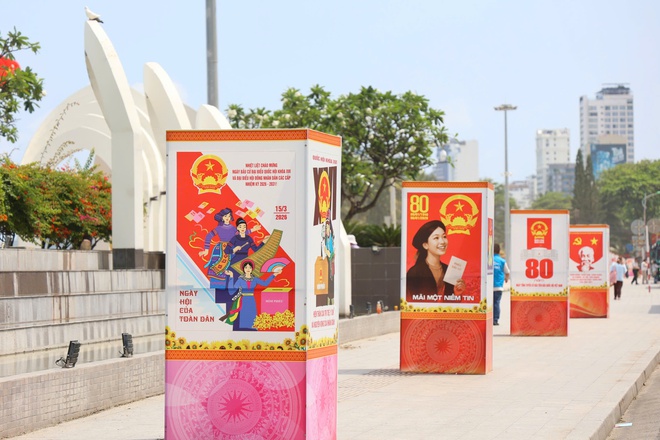 Kh&aacute;nh H&ograve;a rực rỡ cờ hoa ch&agrave;o ng&agrave;y hội bầu cử - Ảnh 2.