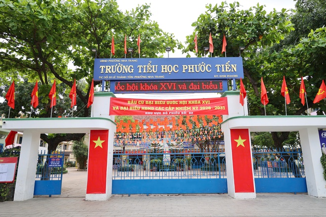 Kh&aacute;nh H&ograve;a rực rỡ cờ hoa ch&agrave;o ng&agrave;y hội bầu cử - Ảnh 5.