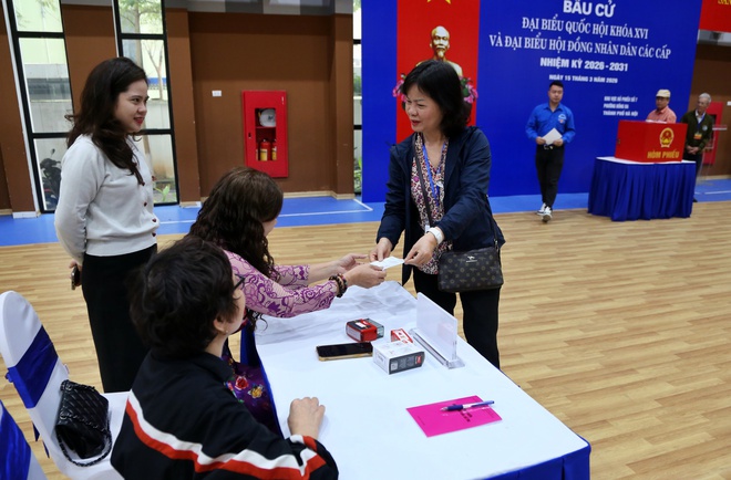 Phường có hơn 6 vạn cử tri vận hành thử quy trình bỏ phiếu bầu cử- Ảnh 11. Phường có hơn 6 vạn cử tri vận hành thử quy trình bỏ phiếu bầu cử- Ảnh 11.