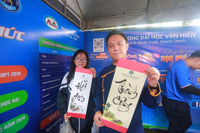 Những gian hàng đặc biệt tại Tư vấn mùa thi thu hút học sinh Quảng Trị- Ảnh 3. Những gian hàng đặc biệt tại Tư vấn mùa thi thu hút học sinh Quảng Trị- Ảnh 3.