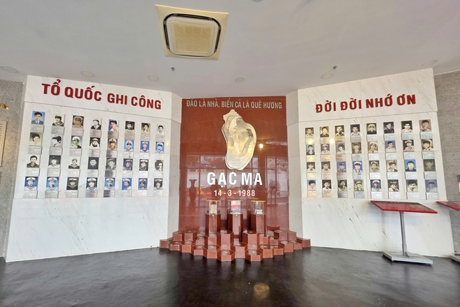 H&agrave;ng ng&agrave;n người d&acirc;ng hương tưởng nhớ 64 chiến sĩ Gạc Ma nằm lại ph&iacute;a ch&acirc;n trời- Ảnh 13.