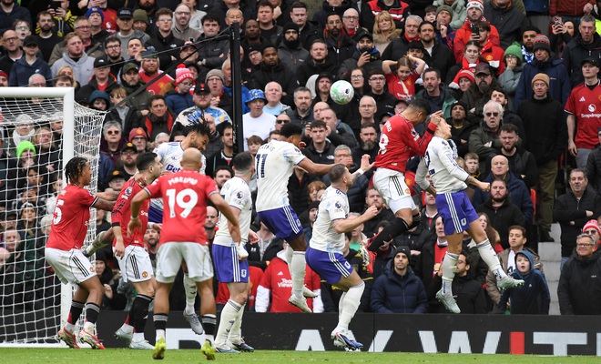 VAR g&acirc;y tranh c&atilde;i, M.U đ&aacute;nh bại Aston Villa trận 'đại chiến' tốp 3- Ảnh 2.