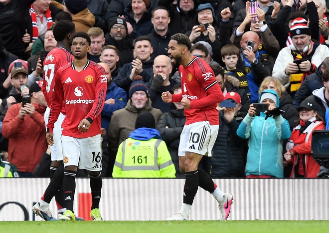 VAR g&acirc;y tranh c&atilde;i, M.U đ&aacute;nh bại Aston Villa trận 'đại chiến' tốp 3- Ảnh 3.