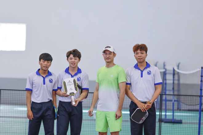 Xem giải sinh vi&ecirc;n, diễn vi&ecirc;n Huy Kh&aacute;nh bồi hồi nhớ thời 'đi ch&acirc;n trần, đ&aacute; b&oacute;ng nhựa'- Ảnh 4.