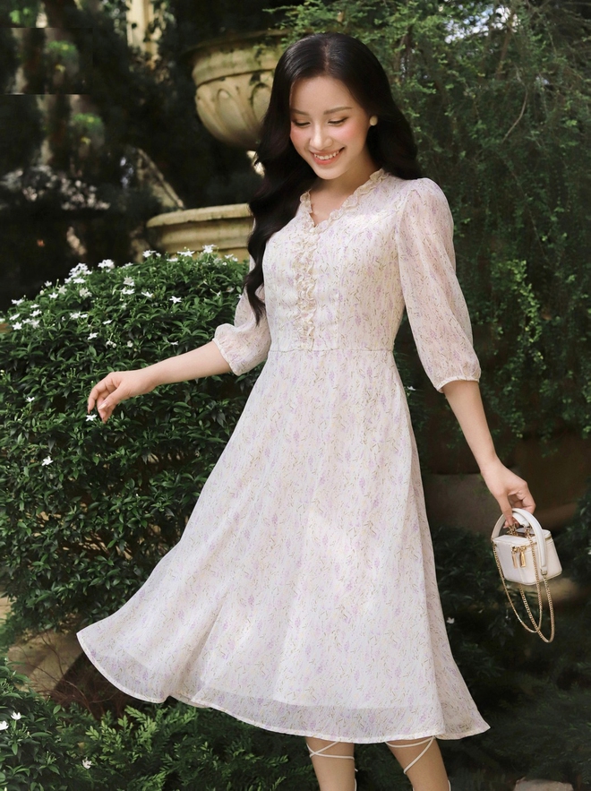 Váy hoa nhí dịu dàng, đẹp lãng mạn không thể thiếu mùa này - Ảnh 9.